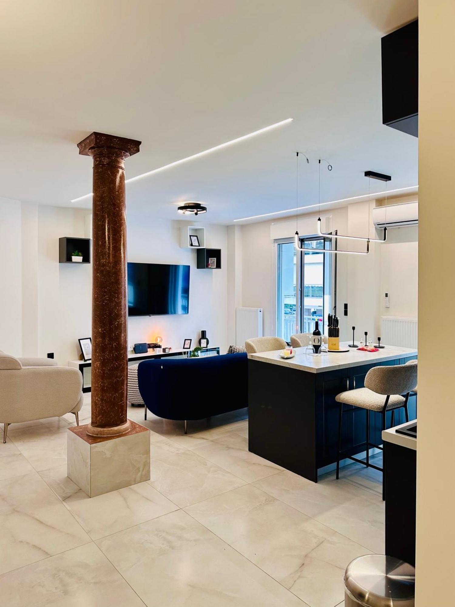 Modern Designer & Stylish Comfort Goudi Apartment *