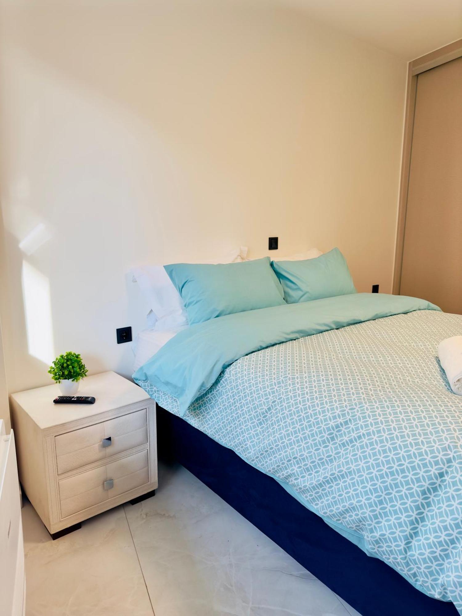 Modern Designer & Stylish Comfort Goudi Apartment *