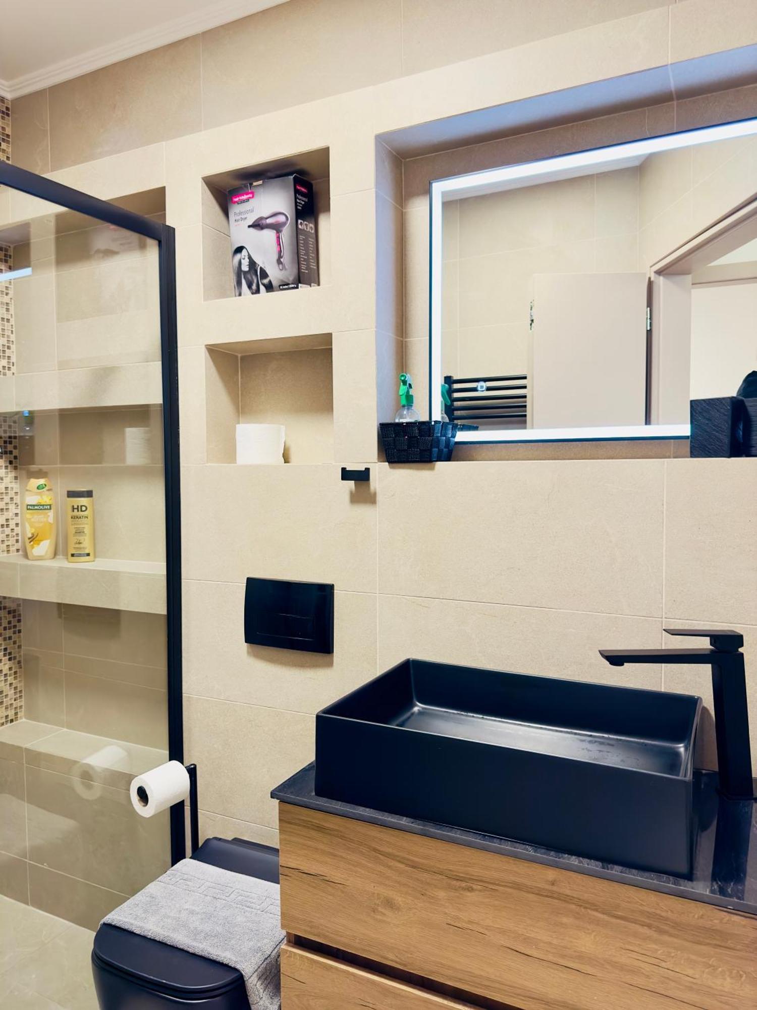 Modern Designer & Stylish Comfort Goudi Apartment