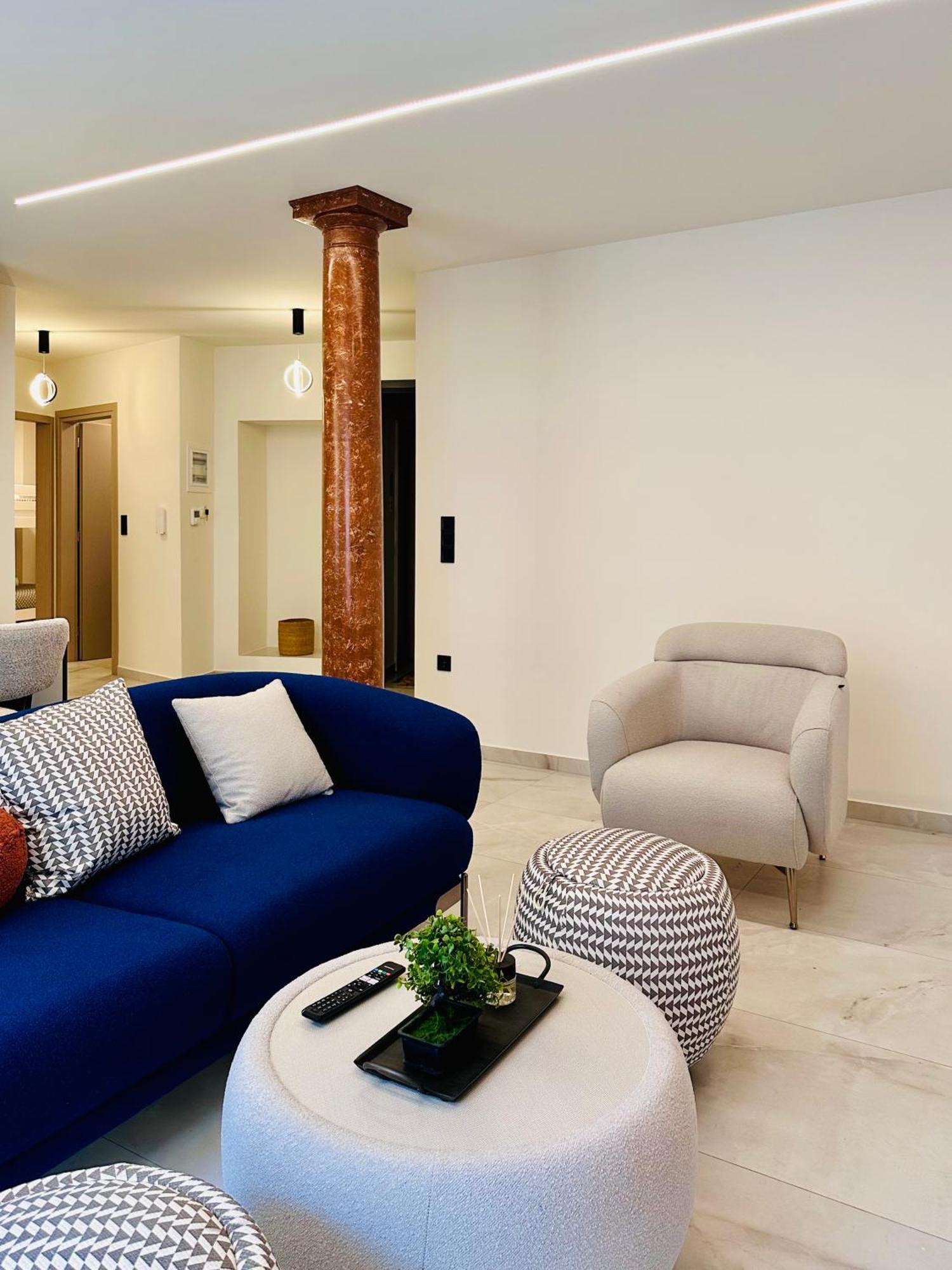 Modern Designer & Stylish Comfort Goudi Apartment *
