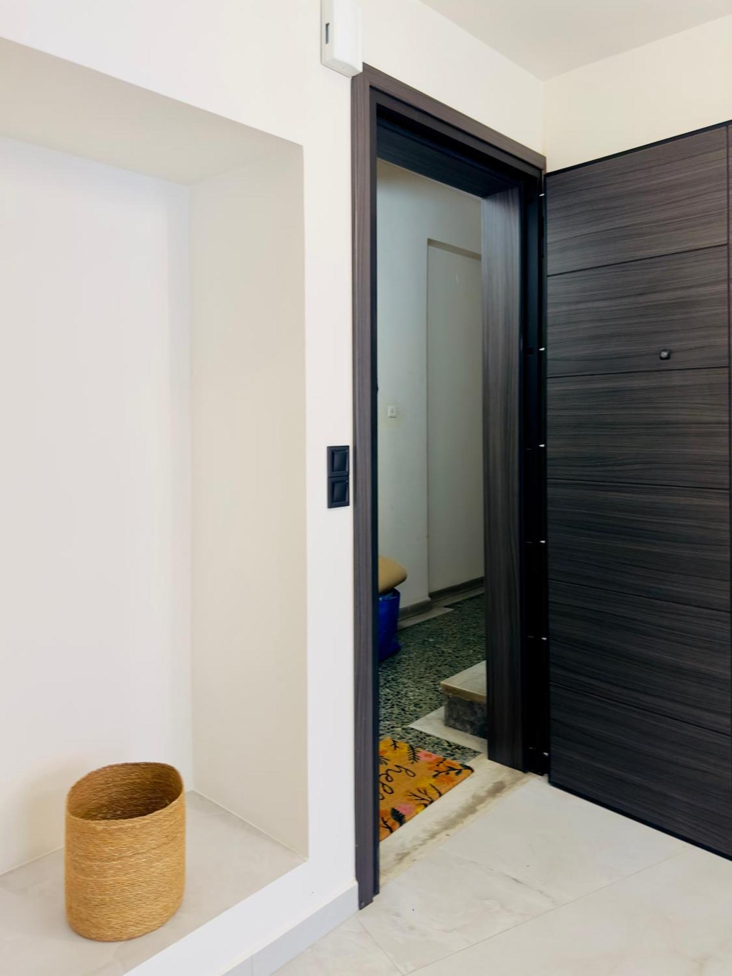 Modern Designer & Stylish Comfort Goudi Apartment *