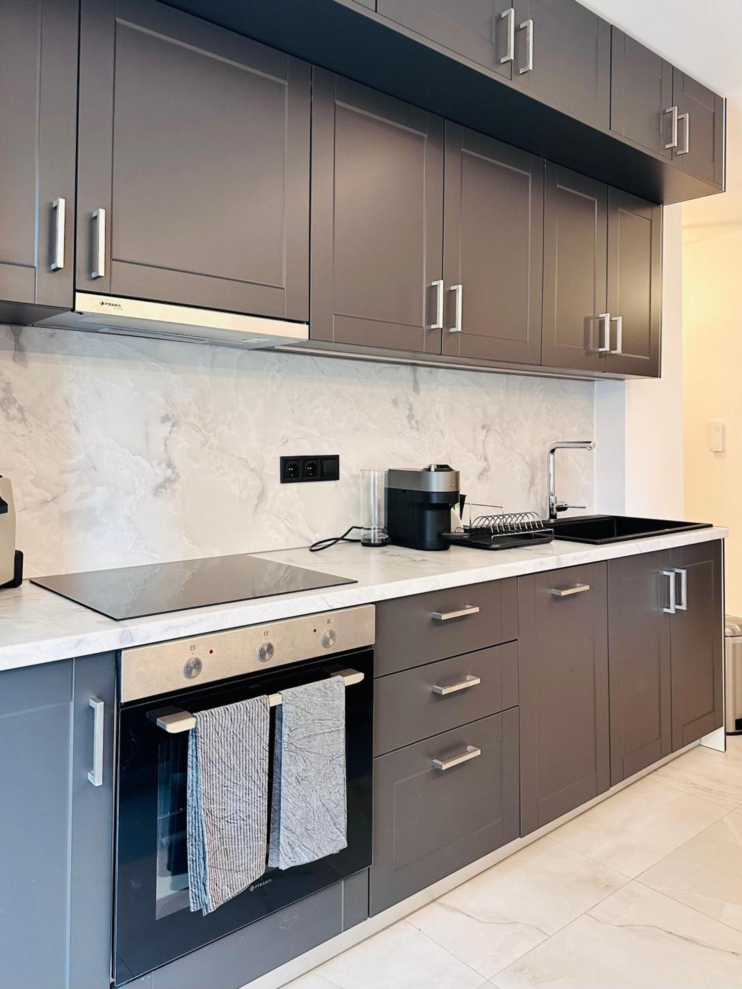 Modern Designer & Stylish Comfort Goudi Apartment *